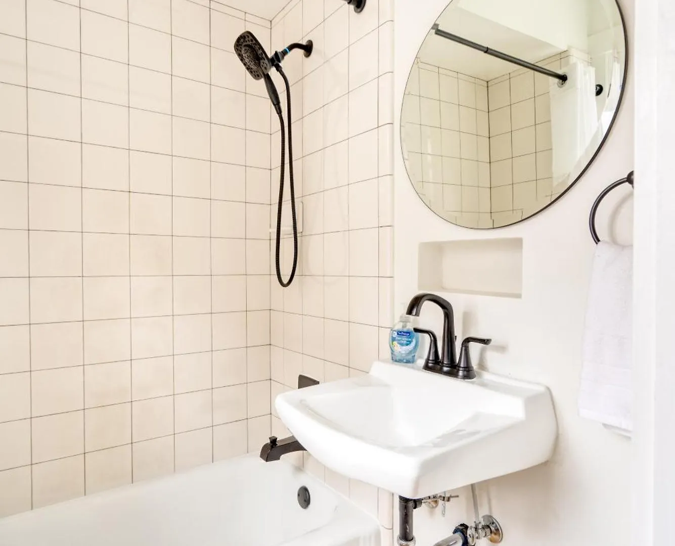 Stay Portland - The Garden Bungalow On Broadway - 94 Walkscore