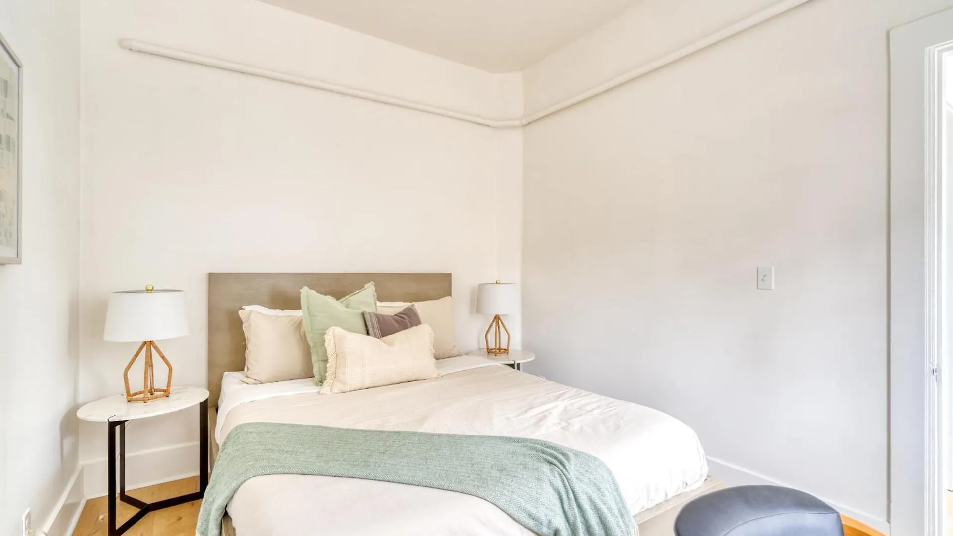 Stay Portland - The Garden Bungalow On Broadway - 94 Walkscore 0*,