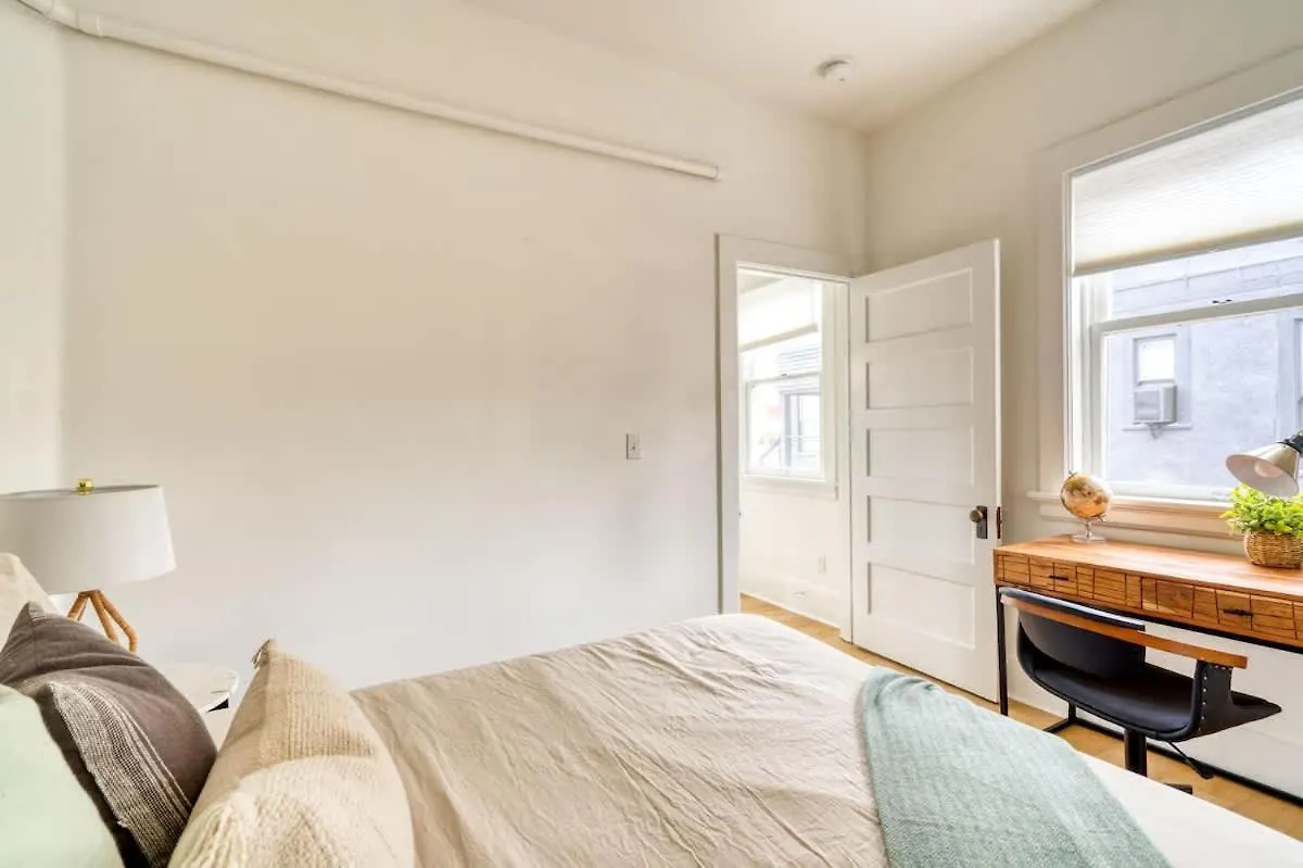 Stay Portland - The Garden Bungalow On Broadway - 94 Walkscore 0*,  United States