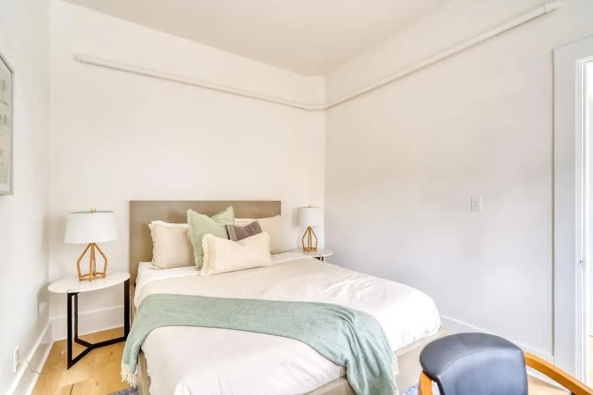 Stay Portland - The Garden Bungalow On Broadway - 94 Walkscore 0*,